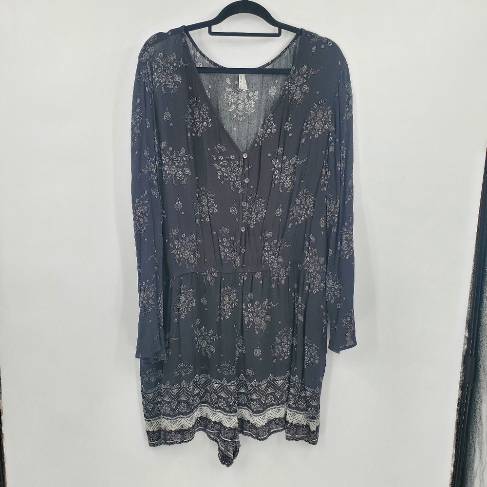 β§β§ Mudd Bell Sleeve Bohemian Romper V-Neck Button Up Size 3X Black and Cream